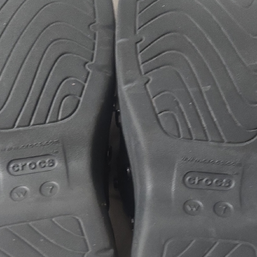 CROCS Black Sandals Size Women 7, Adjustable Straps - Picture 6 of 14